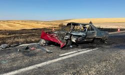 Afyon'da feci kaza: Sürücü yanan aracın içinde kaldı