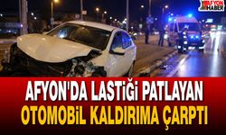 Afyon'da Lastiği Patlayan Otomobil Kaldırıma Çarptı