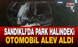 Sandıklı'da park halindeki otomobil alev aldı