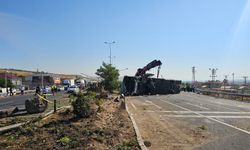 Kontrolden çıkan otobüs ağaçlara çarparak devrildi