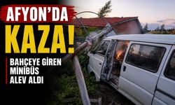 Afyon’da kaza: Bahçeye giren minibüs alev aldı