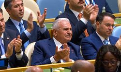 Binali Yıldırım, gözyaşları içinde dinledi