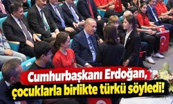 Cumhurbaşkanı Erdoğan, çocuklarla birlikte türkü söyledi!