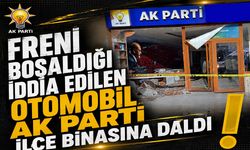 Freni boşaldığı iddia edilen otomobil AK Parti İlçe binasına daldı