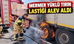 Mermer yüklü tırın lastiği alev aldı