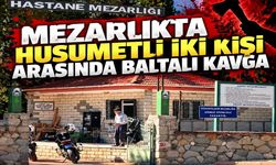Mezarlıkta husumetli iki kişi arasında baltalı kavga