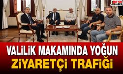 Valilik makamında yoğun ziyaretçi trafiği