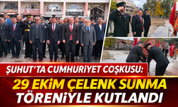 Şuhut’ta Cumhuriyet Coşkusu: 29 Ekim Çelenk Sunma Töreniyle Kutlandı