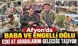 Afyon'da baba ve engelli oğlu eski at arabalarını geleceğe taşıyor