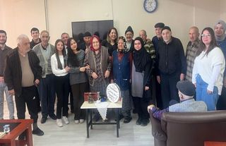 AEV bursiyerlerinden huzurevine ziyaret