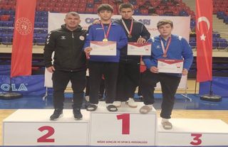 Afyonlu genç güreşçilerden büyük başarı