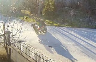 İki motisikletin çarpıştığı kaza güvenlik kamerasında