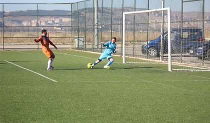 Afyonkarahisar'da düzenlenen Yurtlar Arası Futbol Turnuvası'nda Tınaztepe Yurdu şampiyon oldu.