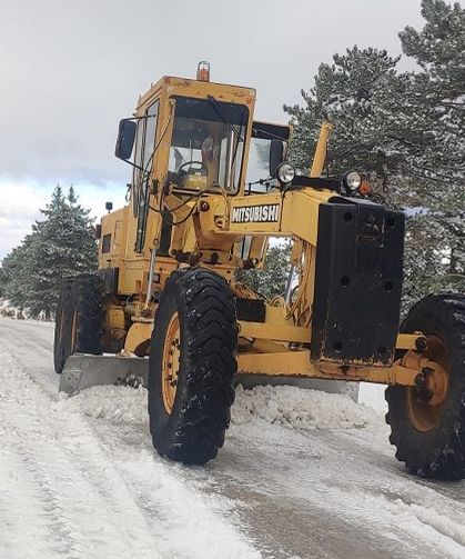 Afyon'da karla mücadele devam ediyor