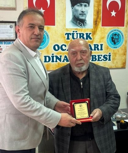 Dinar'da duayen gazeteciye vefa