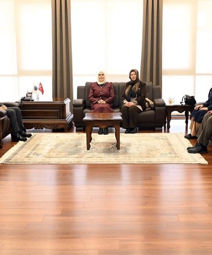 Kadınanalar Derneğinden Rektör Solak'a ziyaret