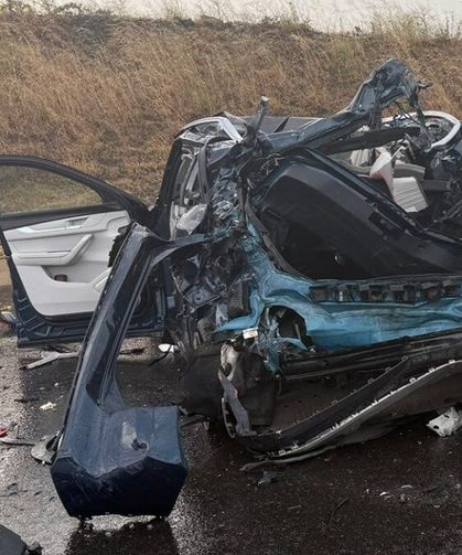 Otomobil tankere çarptı, ölü ve yaralılar var