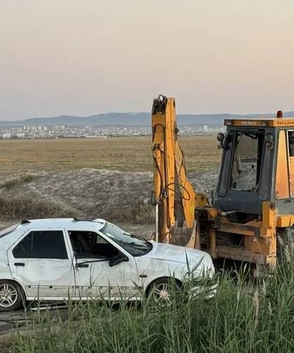 Otomobil dereye devrildi, 3 çocuk öldü