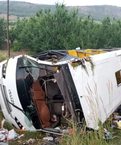 Tur minibüsü devrildi, 5 kişi öldü