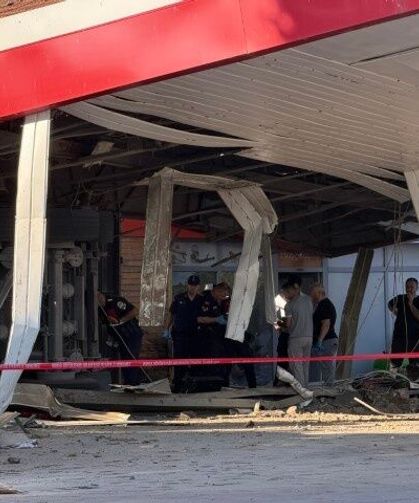 Kömür Yüklü Tır Benzin İstasyonuna Daldı! 2 Çocuk Babası Yaşamını Yitirdi