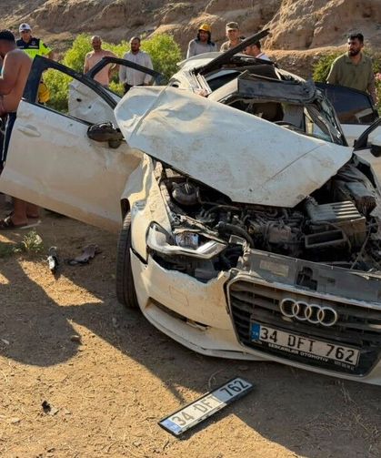 Otomobil şarampole yuvarlandı, 2 kişi öldü