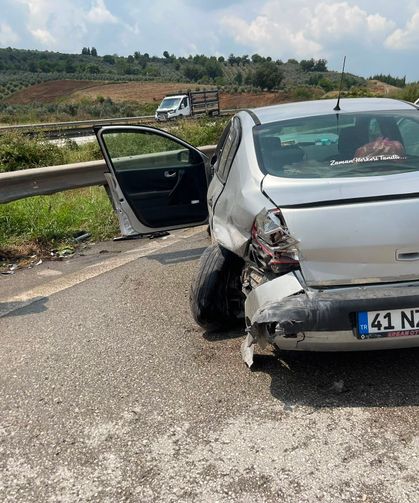 Yağışlı Hava Kazayı Beraberinde Getirdi: Otoyolda Feci Kaza
