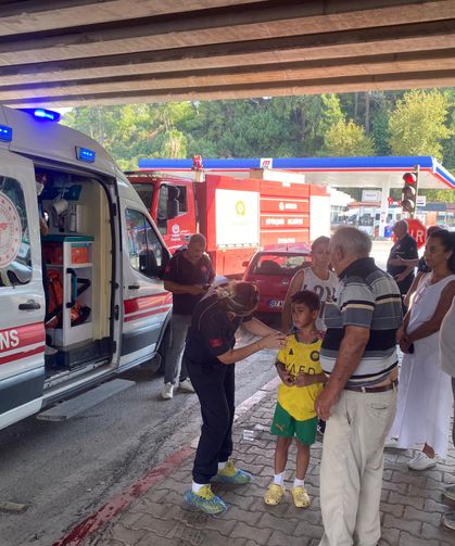 Işıklı kavşakta kaza: Tır ve otomobil çarpıştı