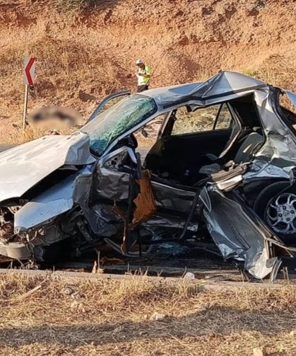 İki otomobil çarpıştı, 3 ölü, 3 yaralı