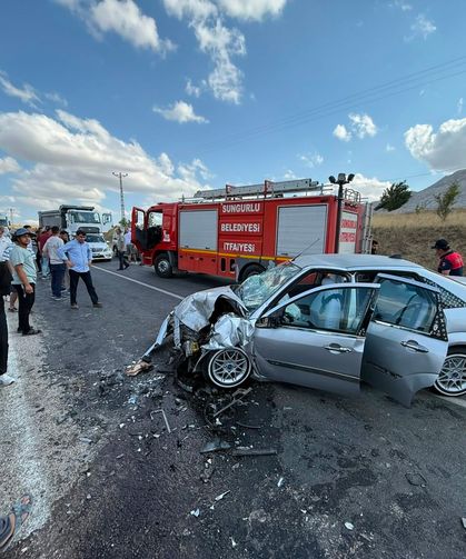 İki Otomobil Kafa Kafaya Çarpıştı, 7 Yaralı