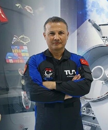 Türkiye'nin ilk astronotu Alper Gezeravcı'ya YAŞ'ta terfi!
