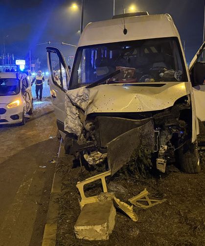 Düğün dönüşü kaza, 21 yaralı