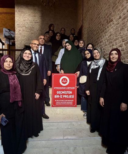 Afyon’da hafızlık öğrencileri sanat eserlerini sergiledi