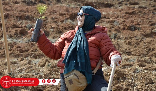 "Eskişehir'de Yaşlılar Haftası'nda Fidan Dikme Etkinliği"