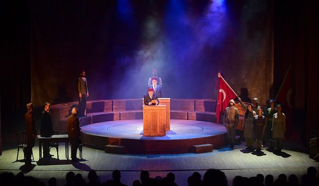 Anadolu Üniversitesi, Cumhuriyetin 100. yıldönümüne özel tiyatro oyununu ağırladı.