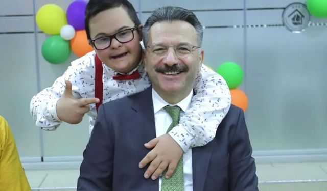 Vali Hüseyin Aksoy, Down Sendromu Farkındalık Günü'nde Down sendromlu çocuklarla bir araya geldi.