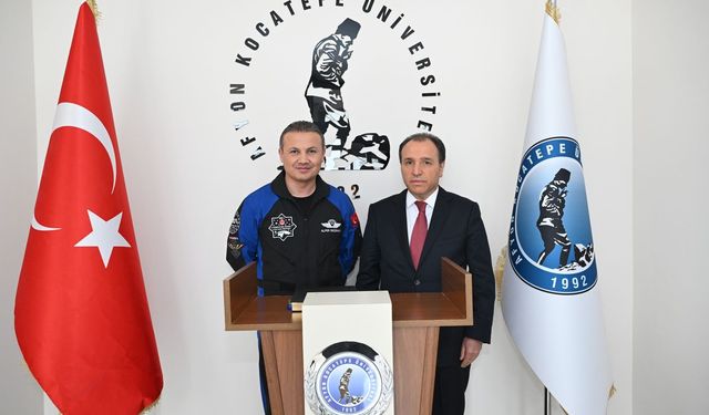 Afyonkarahisar'da Türkiye'nin ilk astronotu öğrencilerle buluştu
