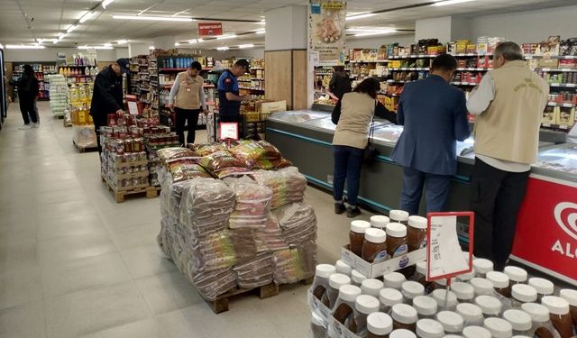 Afyon Bolvadin'de marketlere yönelik denetim
