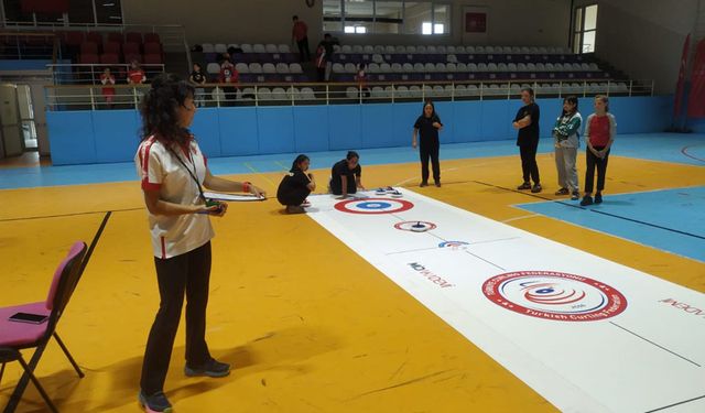 Afyon'da Floor Curling müsabakaları sona erdi