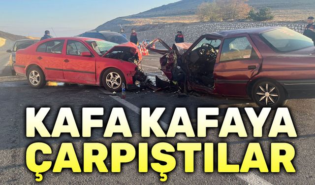 İki otomobil kafa kafaya çarpıştı