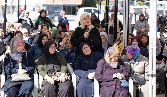 Başkan Burcu Köksal, MFÇ Mahallesinde halkın sorunlarını dinledi