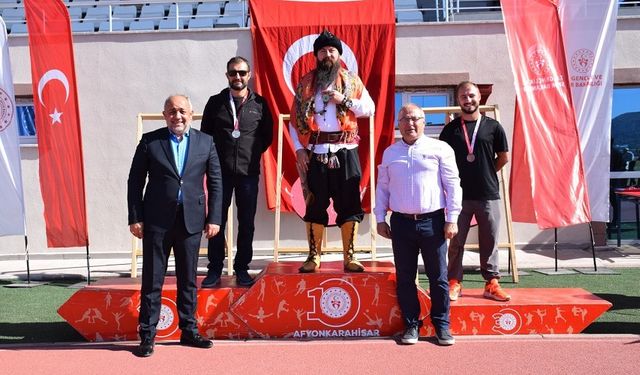 Afyon'da Geleneksel Türk Okçuluğu Cumhuriyet Kupası