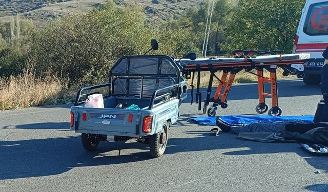 Afyon'da moped devrildi, 3 yaralı