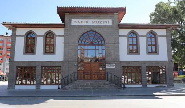 Zafer Müzesi’ne Ziyaretçi Akını