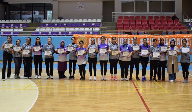 Kadına şiddete karşı voleybol turnuvası düzenlendi