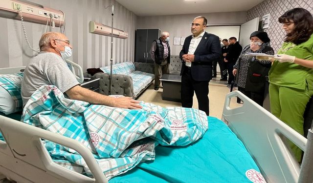 Milletvekili Arslan'dan gece yarısı hastane ziyareti