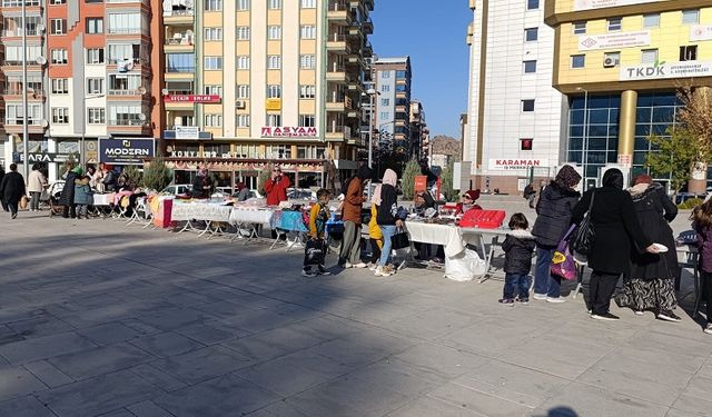 Emekçi Kadınlar pazarı yoğun ilgi gördü