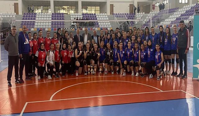 Afyonkarahisar Okul Sporları Genç Kızlar Voleybol Müsabakaları sona erdi