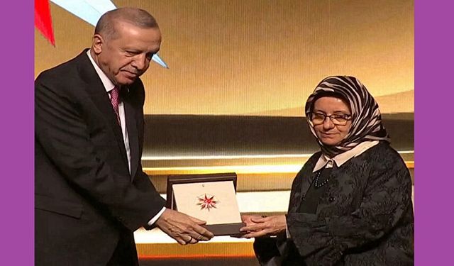 Cumhurbaşkanı Erdoğan'dan Afyonlu yazar Fatma Karabıyık Barbarosoğlu'na ödül