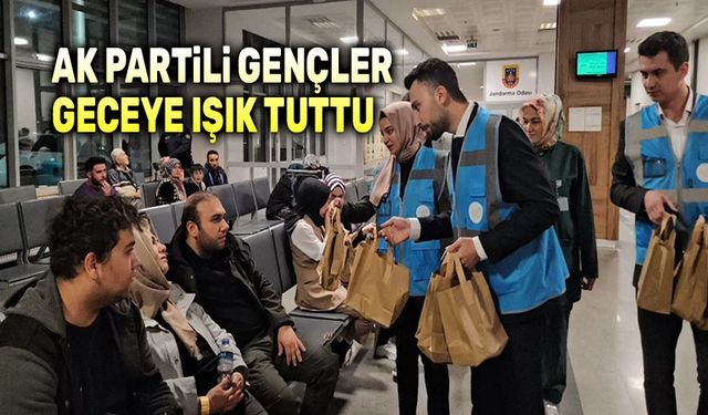 AK Partili gençler, geceye ışık tuttu