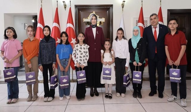 Ödüllerini Vali Yiğitbaşı verdi